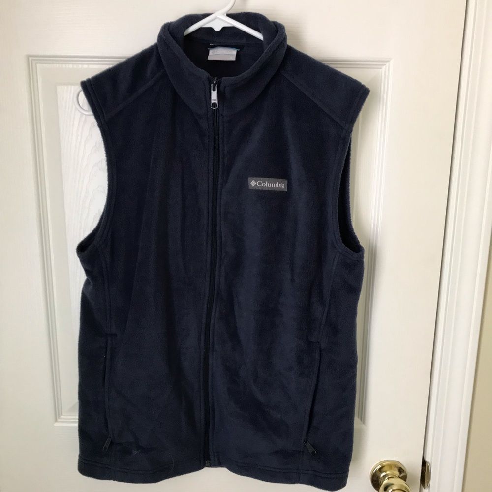 Men’s Columbia vest in size S and blue in color.